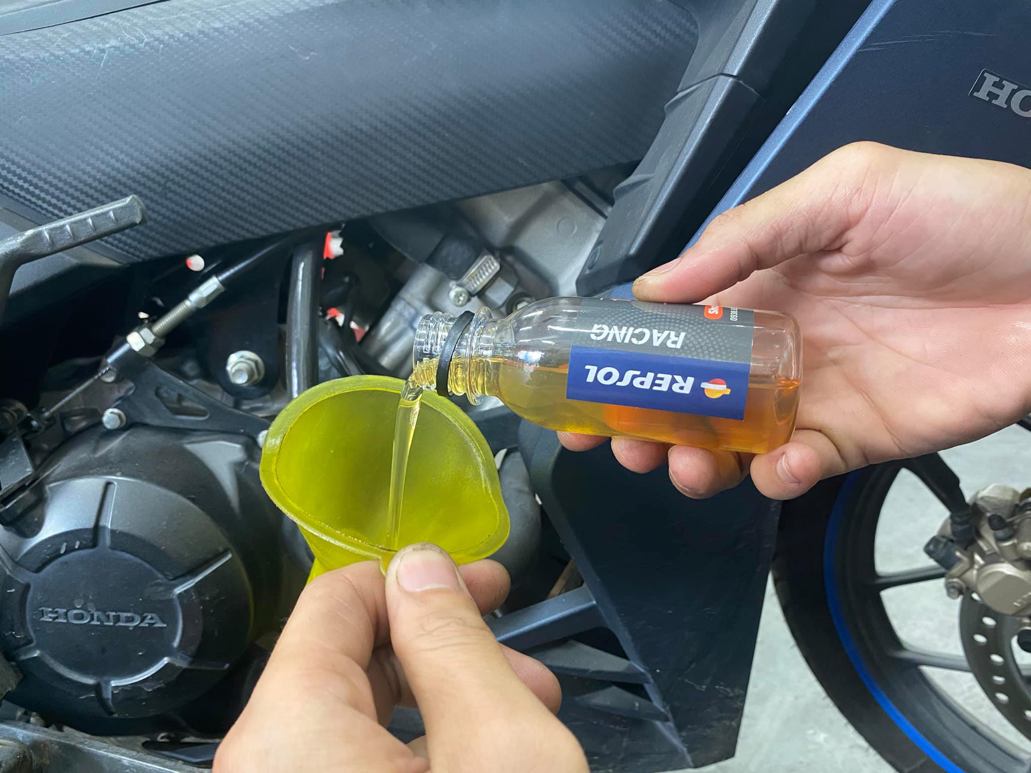 Nhớt repsol racing 10w40 chiết lẻ 100ml