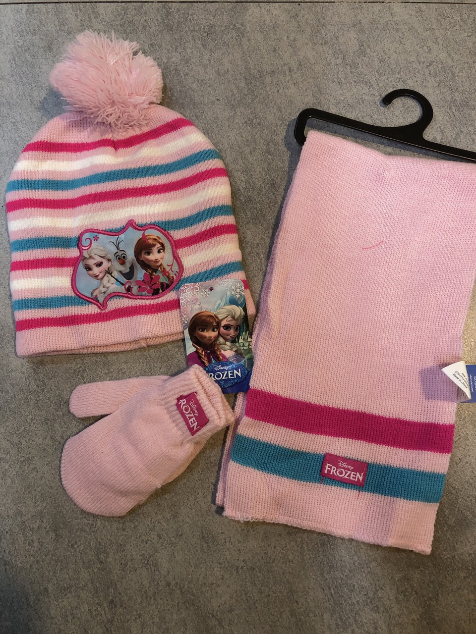 Set khăn quàng cổ mũ và găng tay cho bé Disney Frozen Mỹ