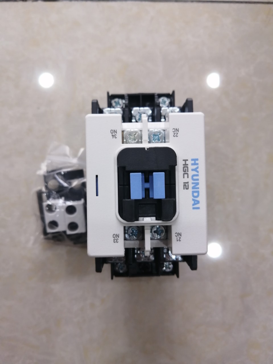 Khởi động từ hyundai chính hãng hgc12 3p 12a coil 220vac