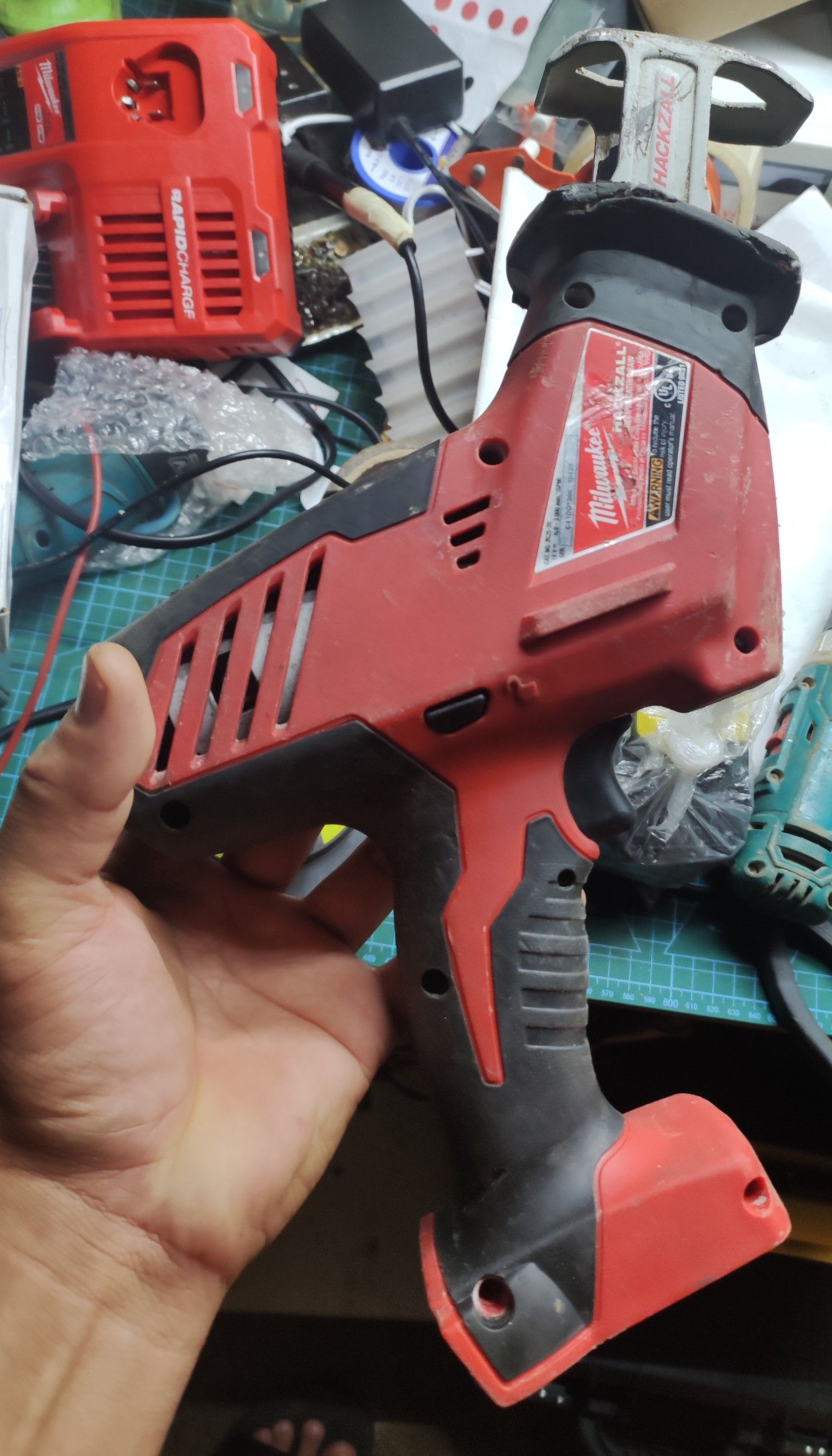 Cưa kiếm milwaukee 18v