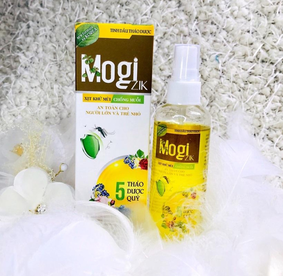 [MUA 1 TẶNG 1] Xịt khử mùi, chống muỗi Mogi Zik an toàn cho người lớn và TRẺ NHỎ. Thành phần từ 5 loại thảo dược quý.