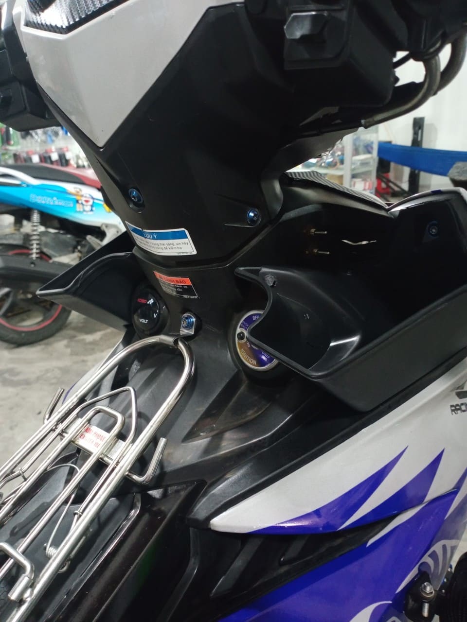 Học đựng đồ 2 bên dành cho xe máy exciter 150.