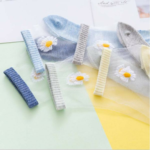 Set 2 đôi tất lưới hoa cúc dễ thương