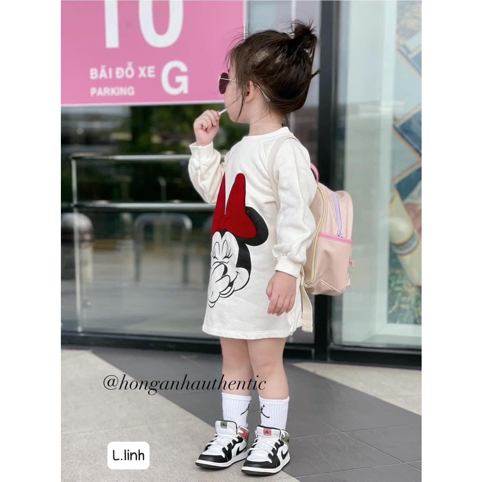 Váy Mickey cho bé gái chất nỉ ấm, váy suông qua gối thể thao màu be sữa tay dai cổ tròn thu đông thời trang