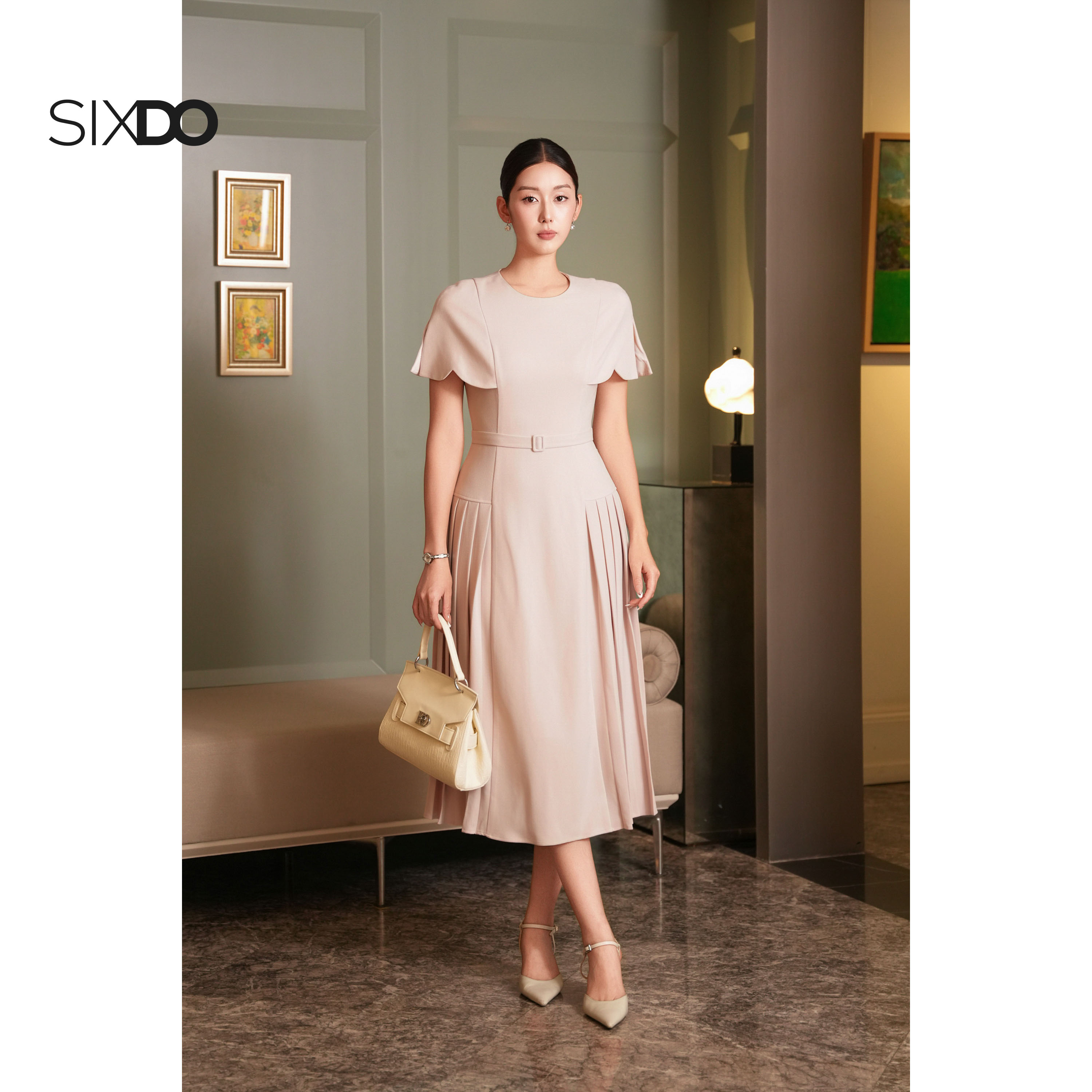  Đầm hồng nhạt xếp ly cổ tròn choàng vai SIXDO  Light Pink Woven Flared Dress  