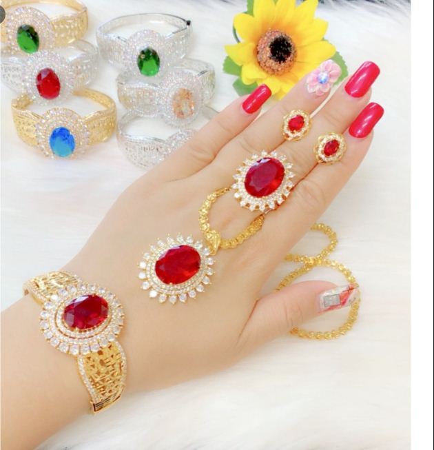bộ trang sức đá đỏ quý phái