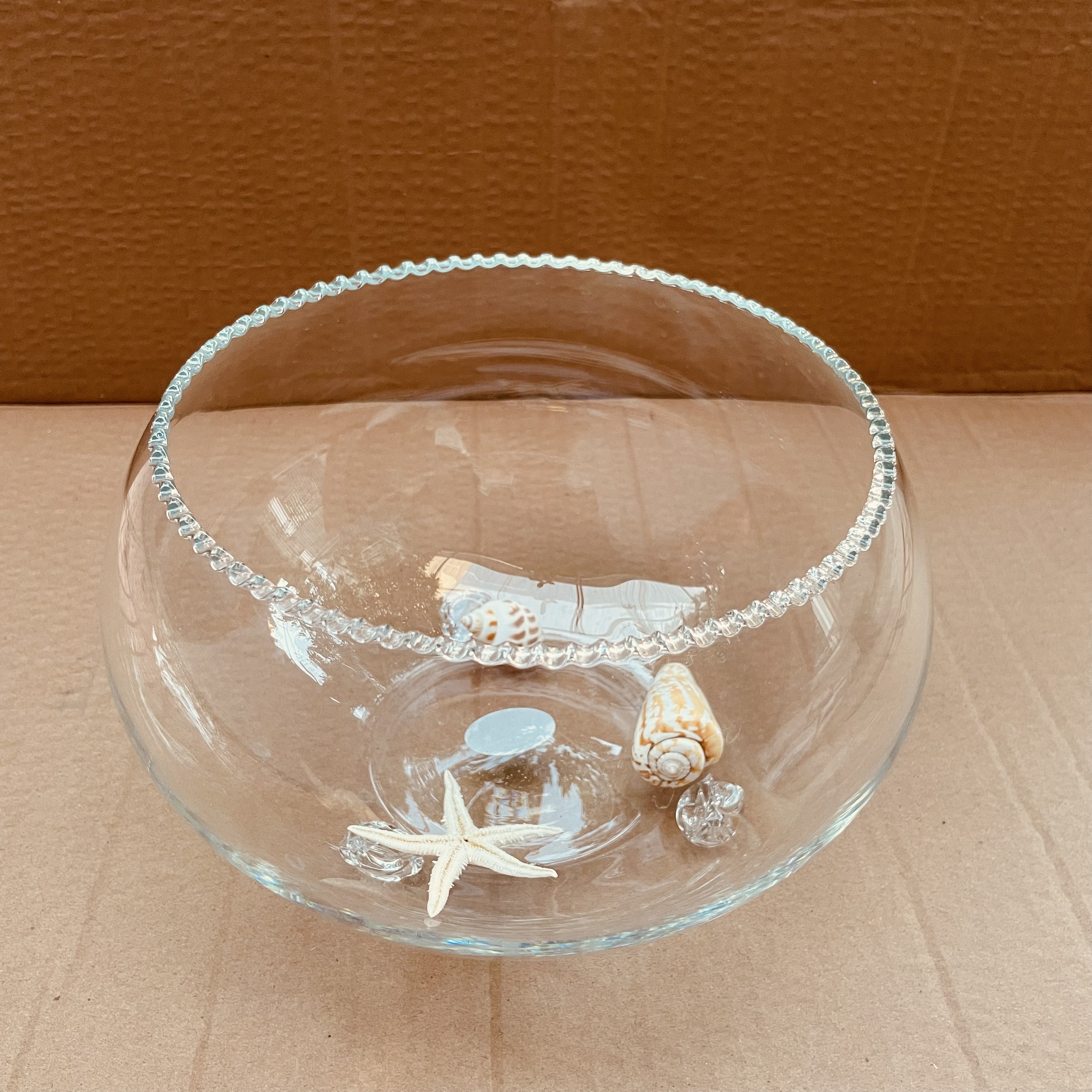 Bể cá thủy tinh CÓ CHÂN mini để bàn miệng răng cưa cỡ 21 cm
