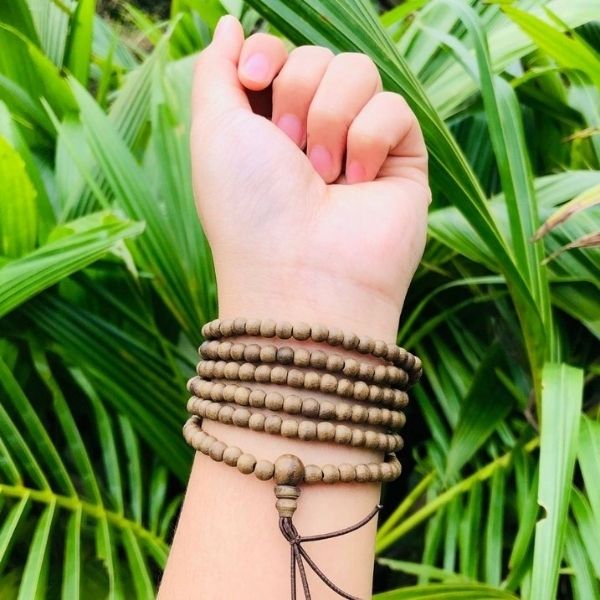 Vòng tay trầm hương 216 hạt cao cấp 4mm, Tốc tự nhiên