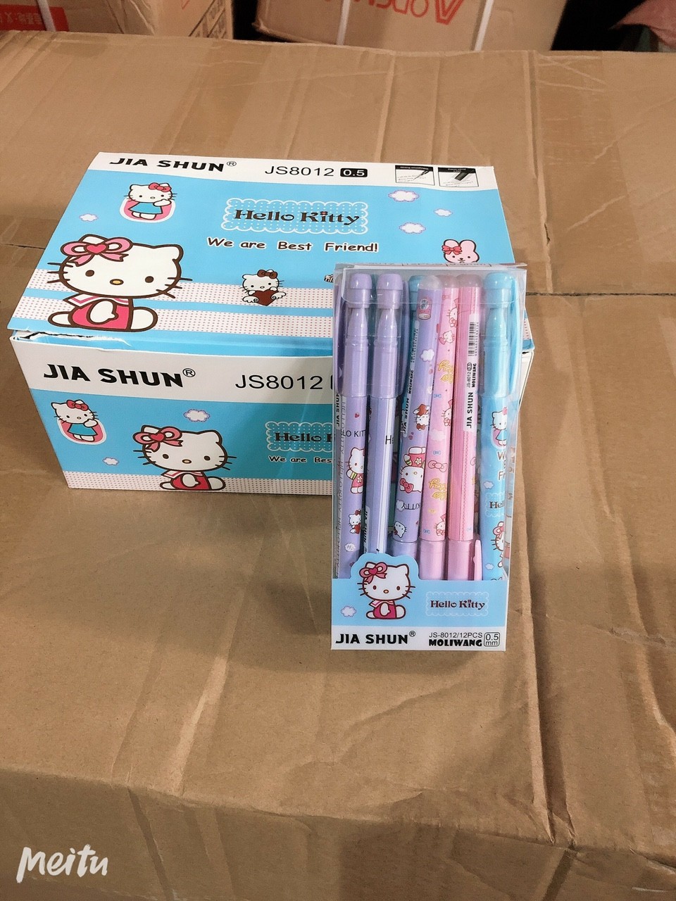 Hộp 12 cây bút xoá được hình kitty