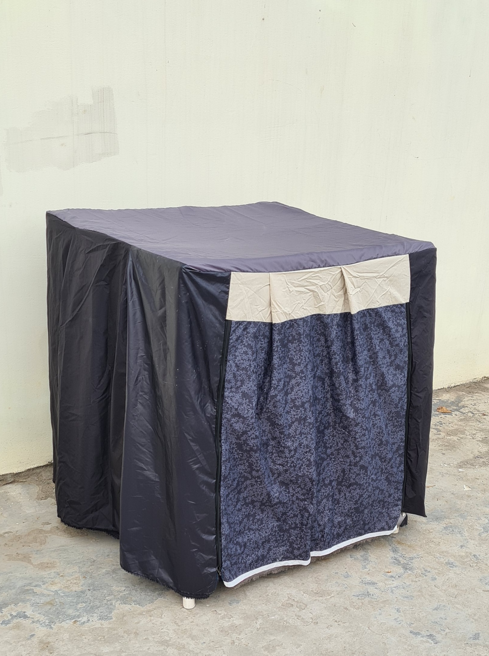 □ Màn, mùng, mồng trùm lồng gà chống mưa, chống nước, chống gió rét, chống muỗi cho gà. che đậy lồng gà, bội gà, bảo vệ gà và vật nuôi không bị ướt, rét. LOẠI MÀN VUÔNG, hình lập phương