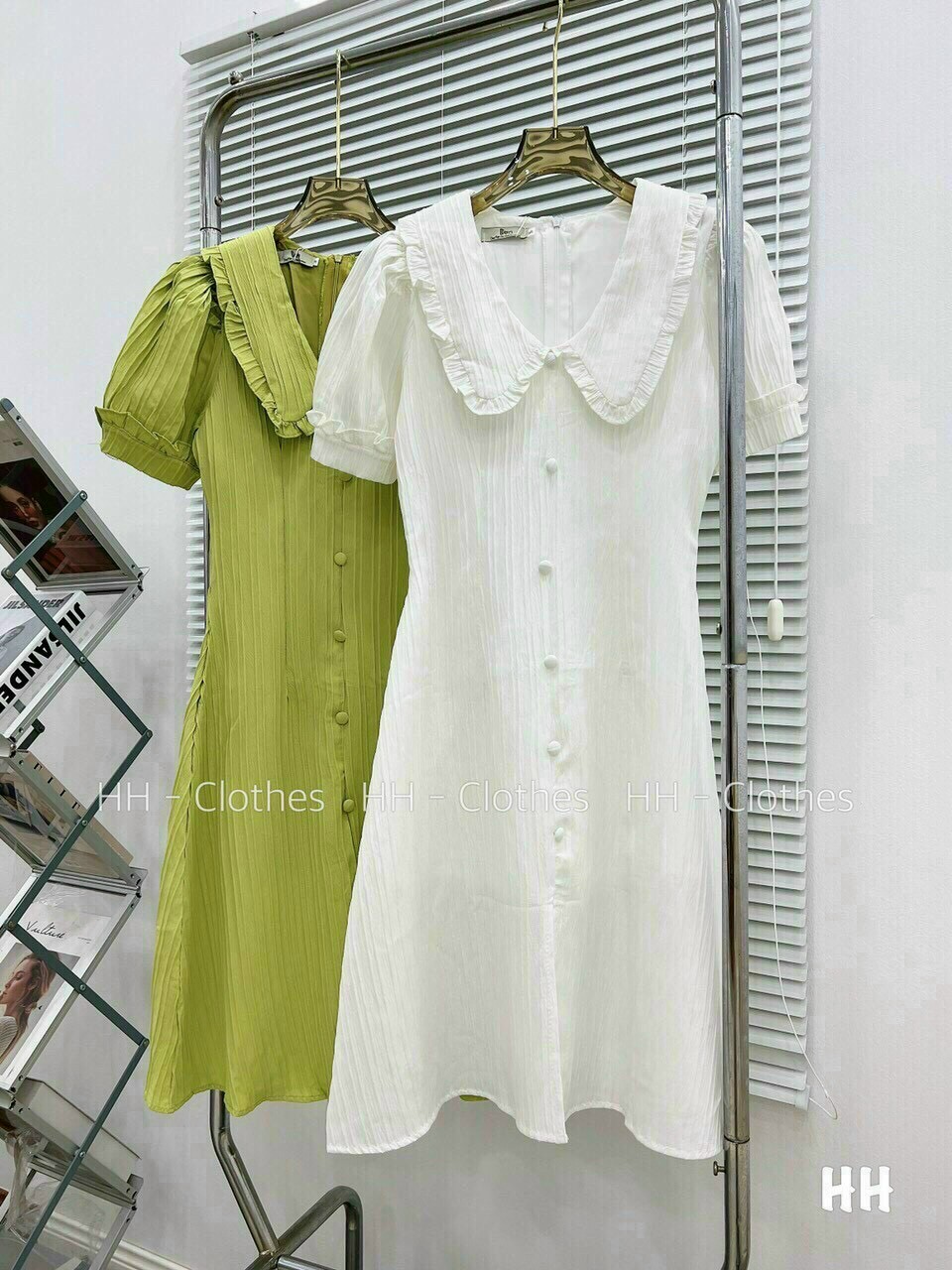 Đầm chẻ tà cổ lai bèo chất kate lụa