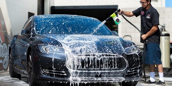 Tạo bọt rửa xe thân thiện Lowell Car Wash
