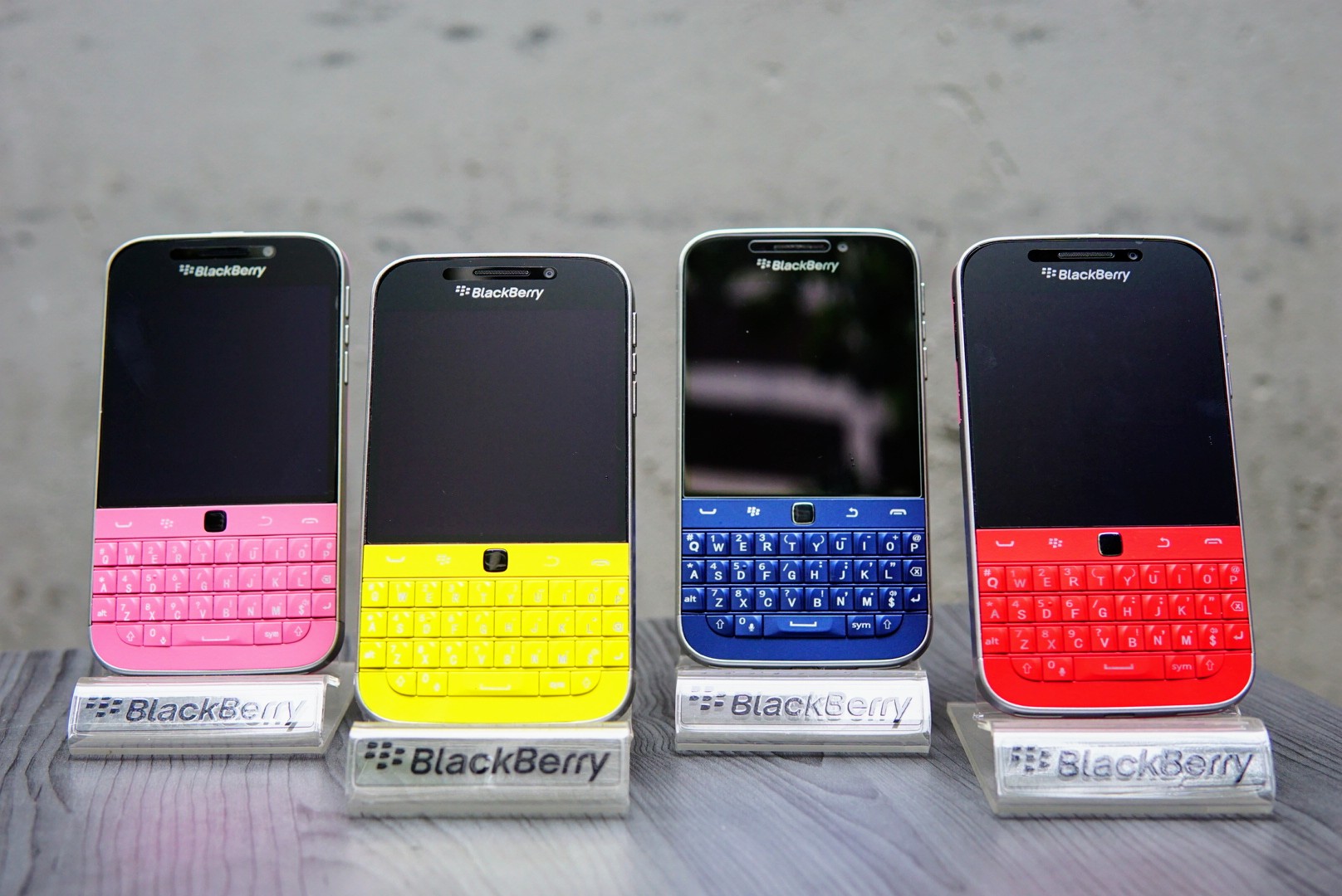 Điện Thoại BlackBerry Classic Likenew Nobox