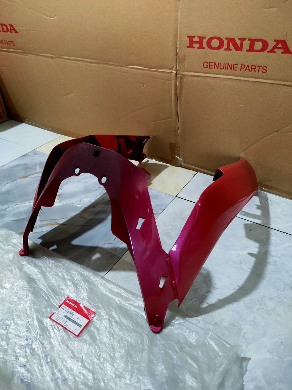 Ốp nhựa trước, quây LEAD 110 màu hồng *RP183P* (64301GGE900ZE)