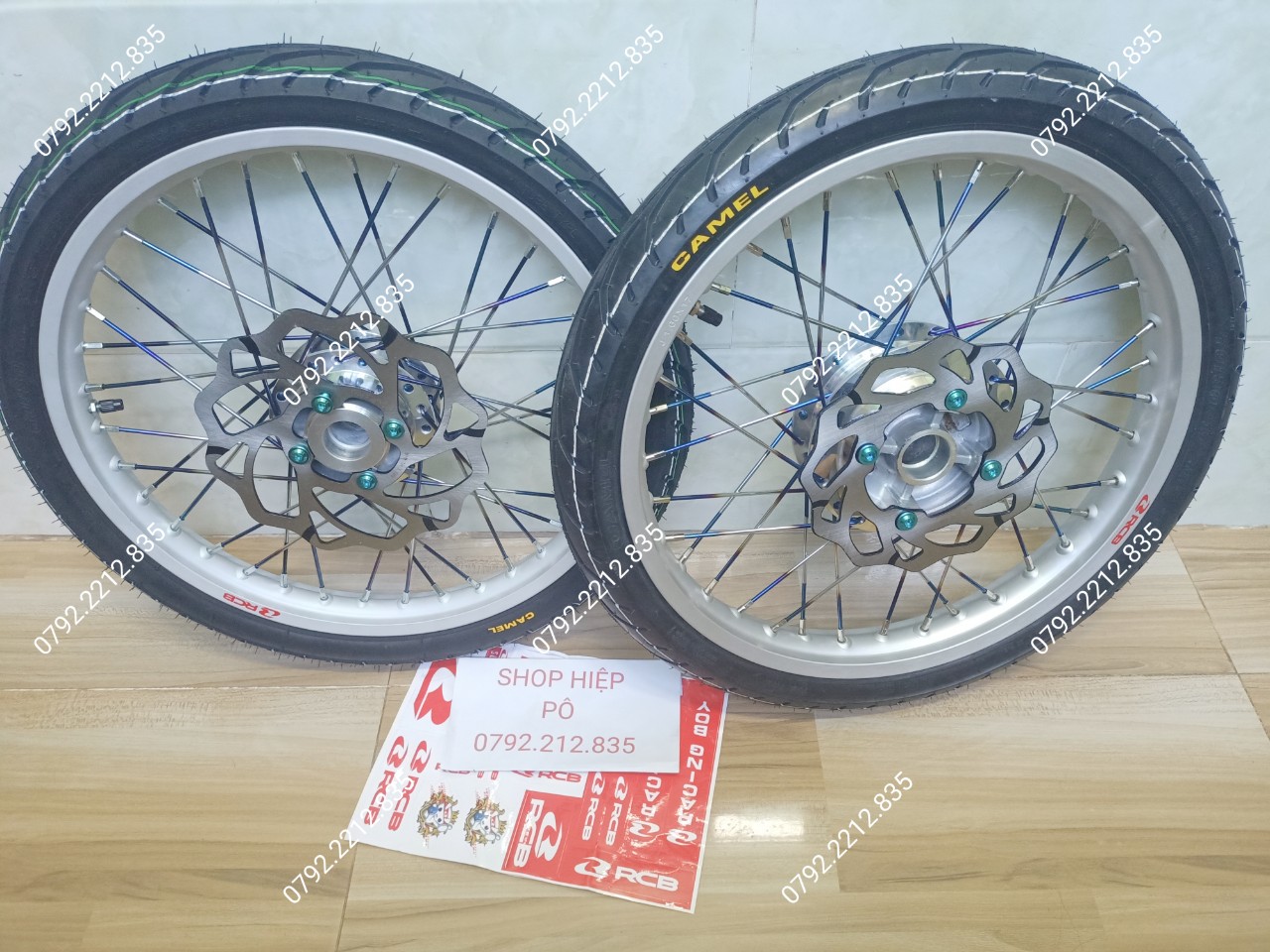 BÁNH CĂM EXCITER 135 (EX150) ĐÙM MẠ CROM CĂM TITAN NIỀNG NHÔM RCB VỎ RUỘT CAMEL KÈM 8 CON ỐC VÀ 2 ĐĨA KIỂU Y HÌNH ĐÃ RÚT CĂM VÔ VỎ RUỘT SẴN