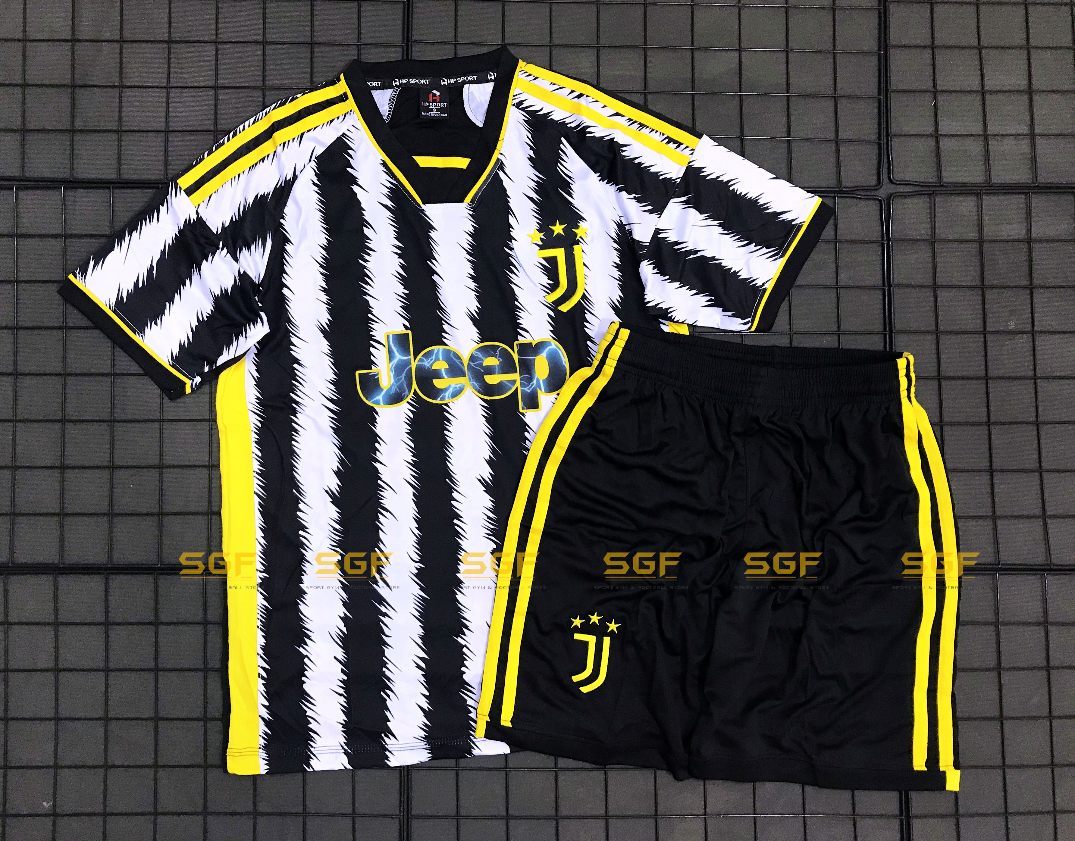 Quần Áo Bóng Đá JUVENTUS trắng sọc đen sân nhà 2023