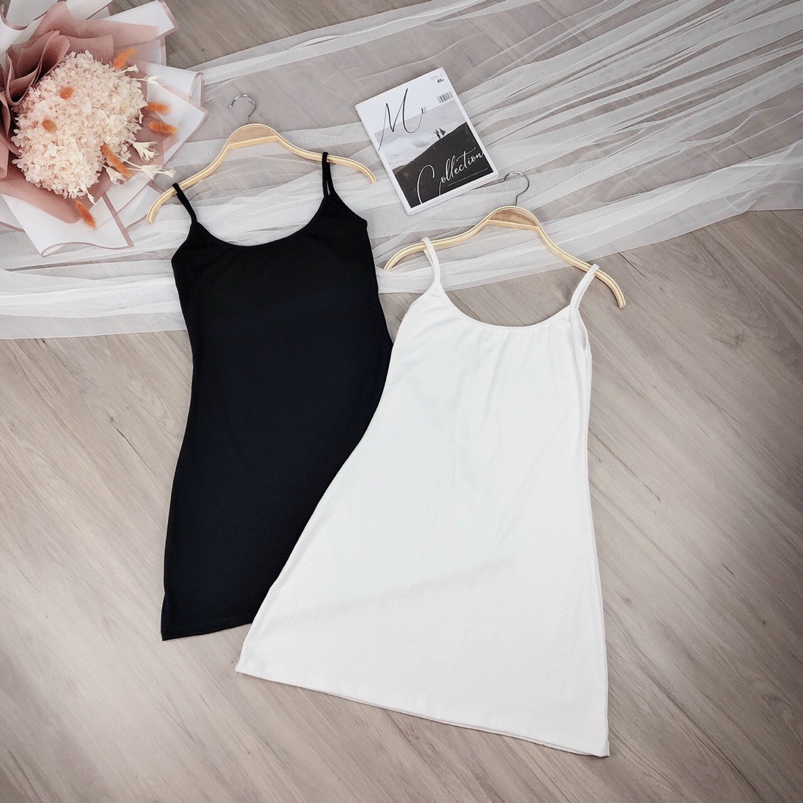 Đầm thun basic trắng đen dáng xòe phối áo croptop tay dài viền bèo