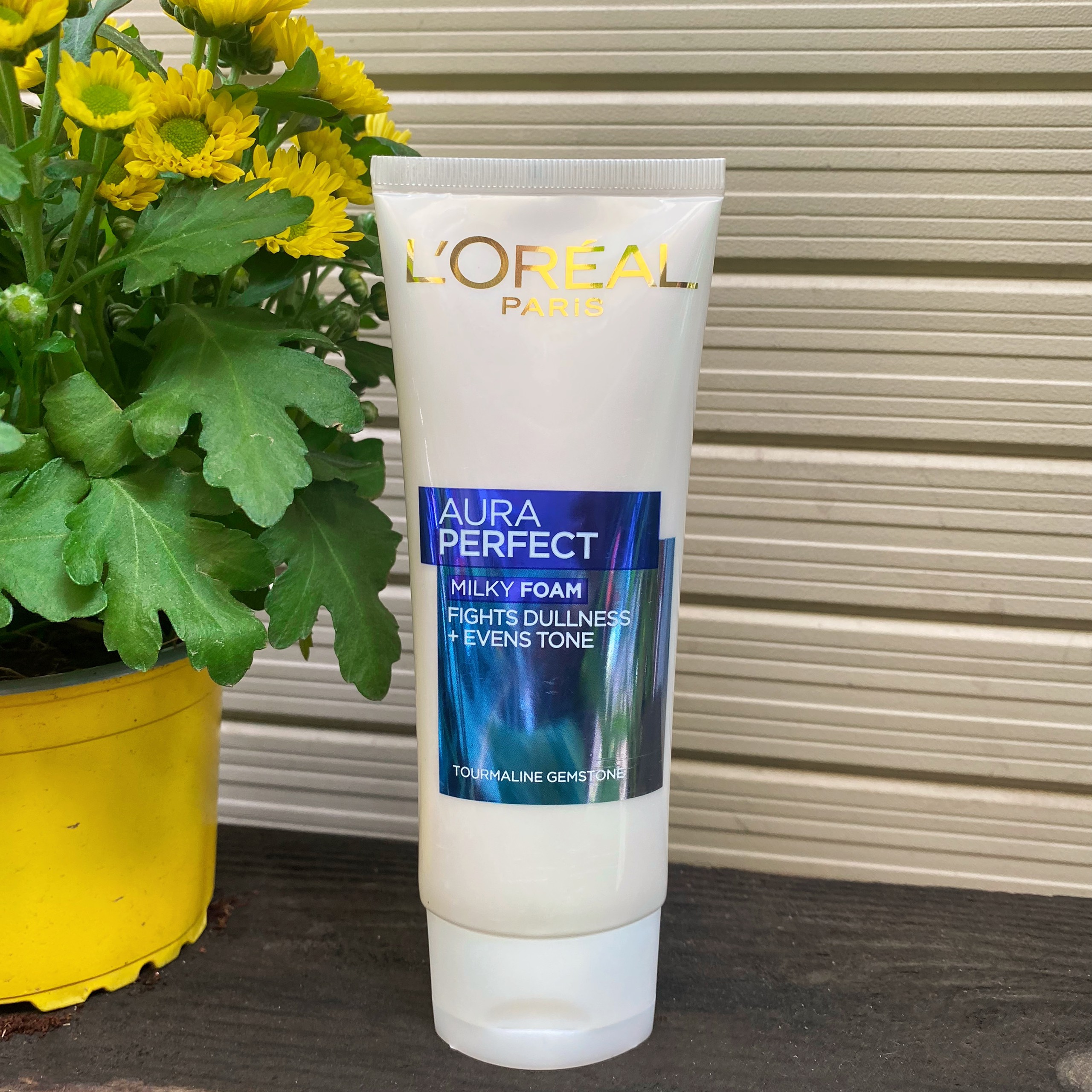 Sữa rửa mặt l'oreal 100ml aura perfect milky foam
