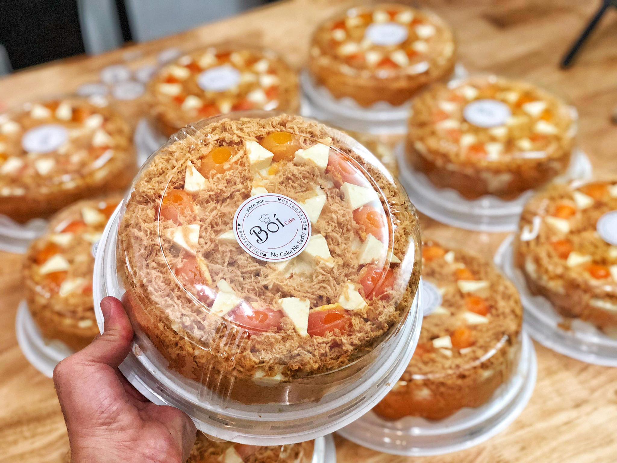 Bông Lan Trứng Muối Chà Bông Sốt Phô Mai 2 Lớp Nhân (20cm) - Bối Cake