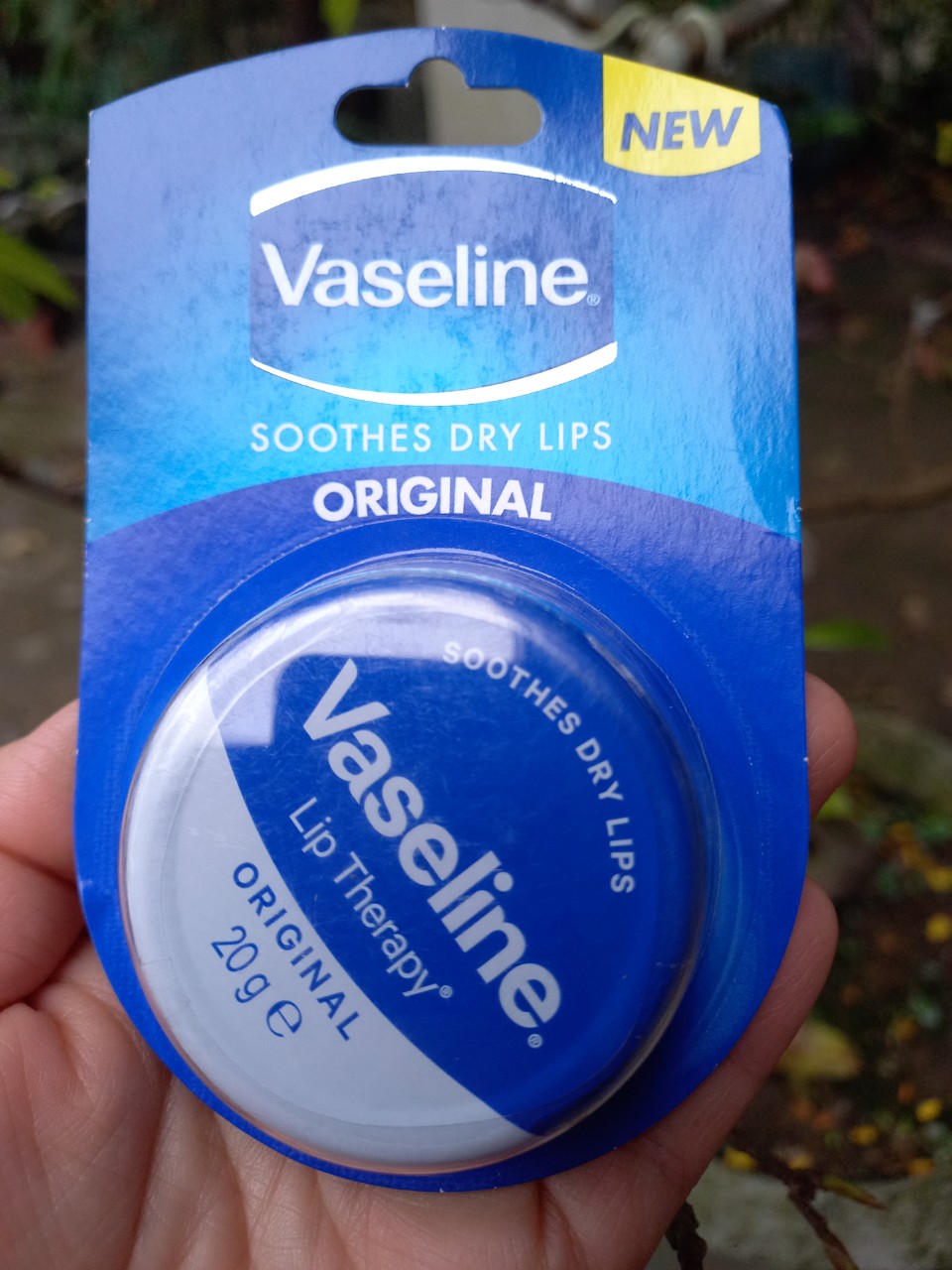 Son dưỡng môi Vaseline hũ thiếc 20g