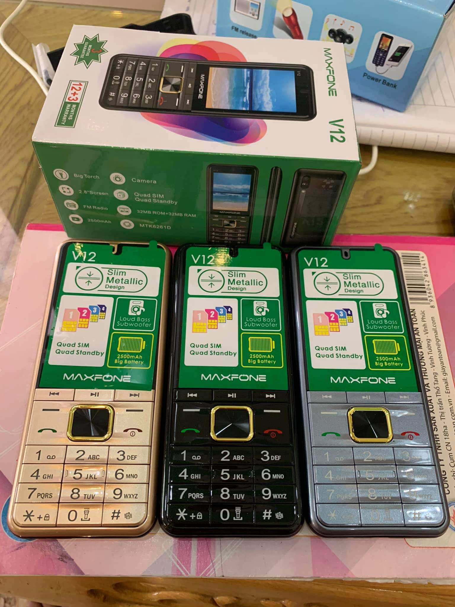 Điện thoại 4 sim v6,v12 pin khủng loa to màn hình 2.8inch có rung