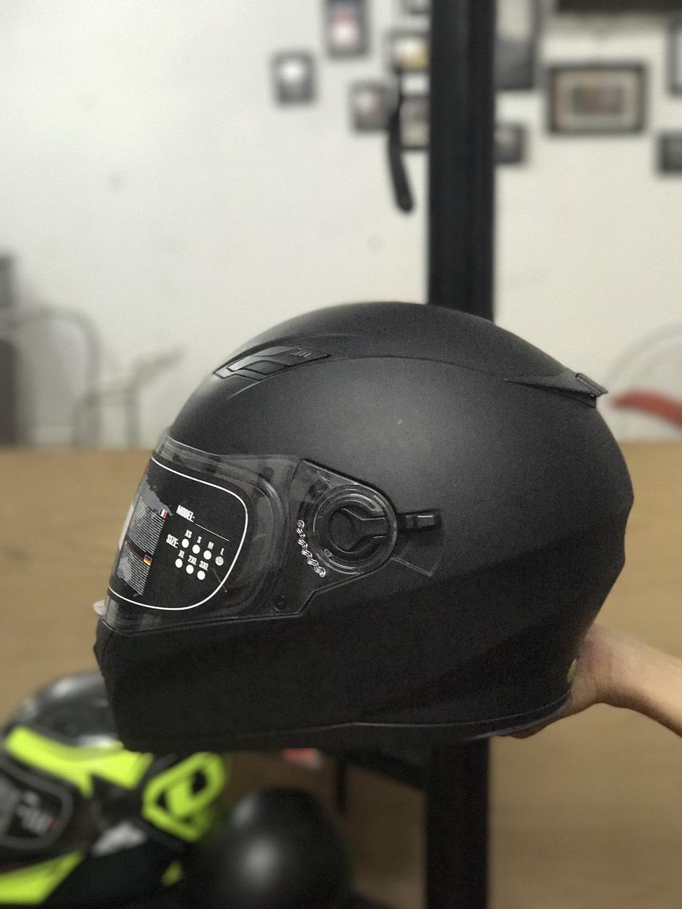 Mũ bảo hiểm fullface yohe 970 đen nhám 2 kính