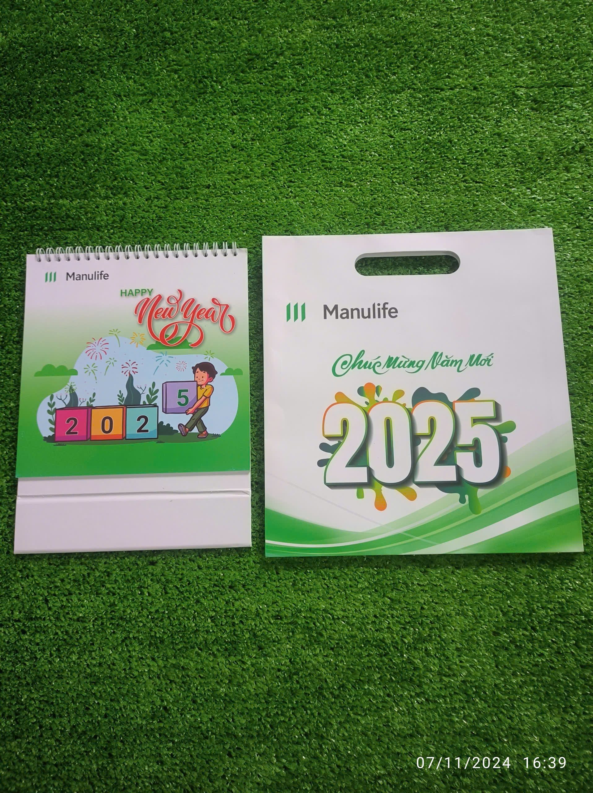 [HCM] Lịch để bàn 2025 ( in hình Manulife)