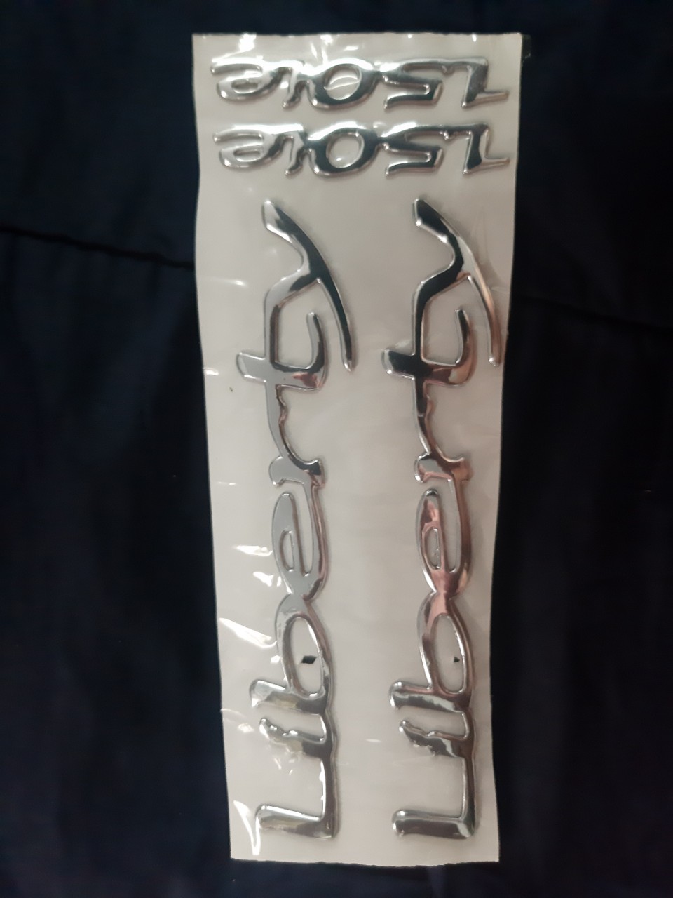 TEM LOGO CHỮ NỖI LIBERTY 125IE-150IE BẰNG NHỰA SI (MÀU BẠC)