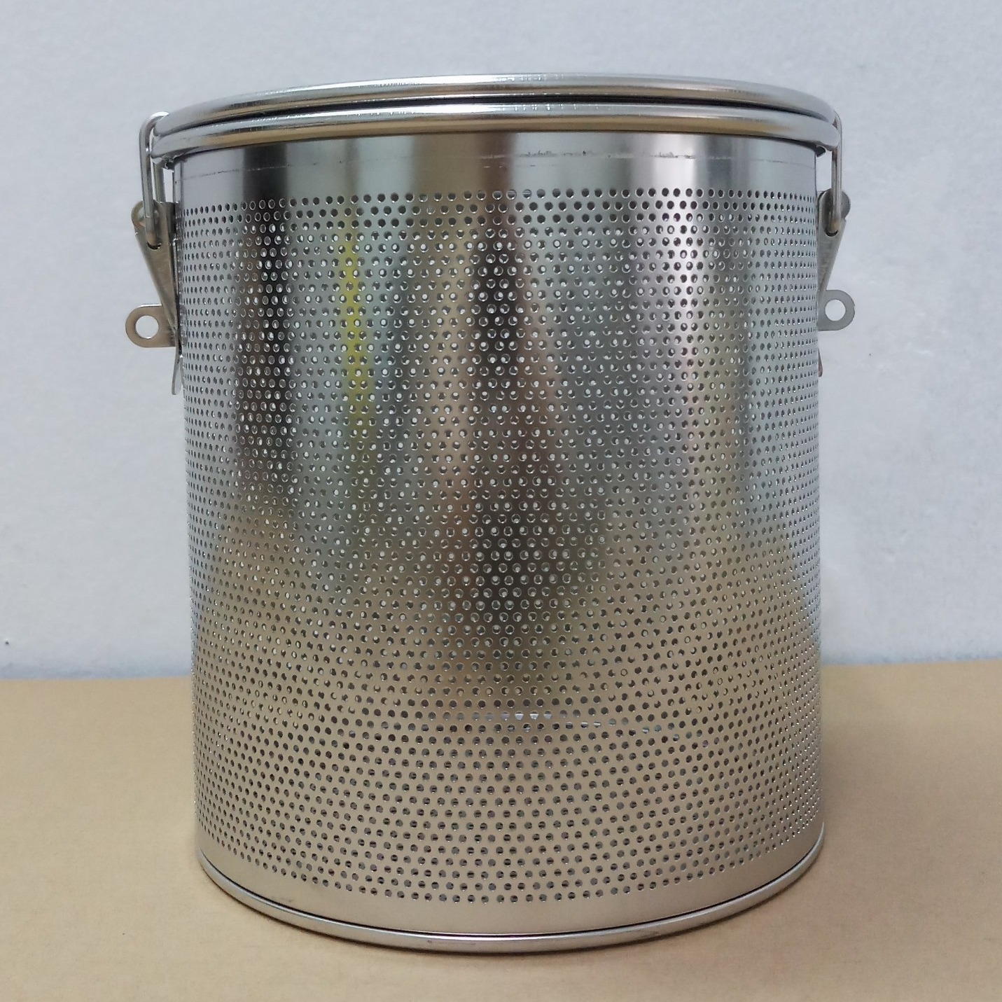 Dụng cụ lọc gia vị inox 304 đột lỗ 1.5mm đường kính 18cm