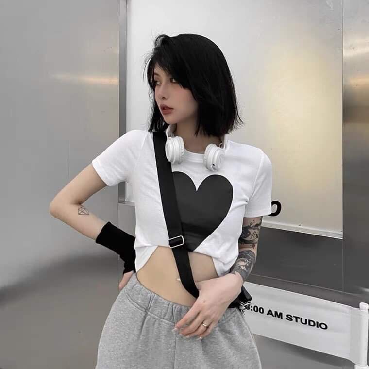 Áo thun nữ cổ tròn Croptop in hình trái tim - DUSKY