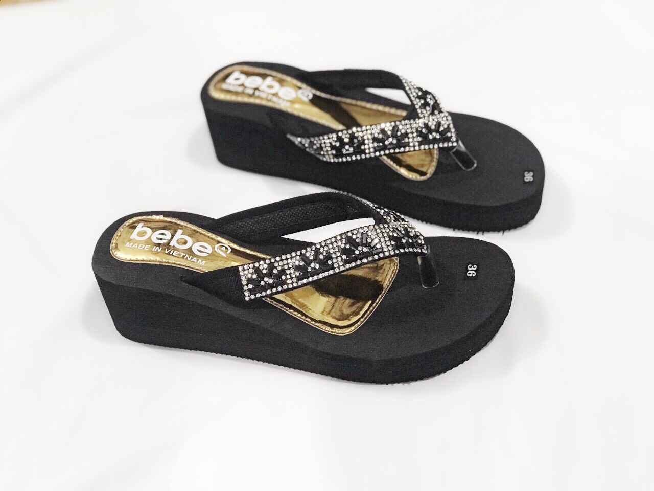 Dép đế xuồng quai xỏ ngón đính kim sa. đế cao 5 cm.