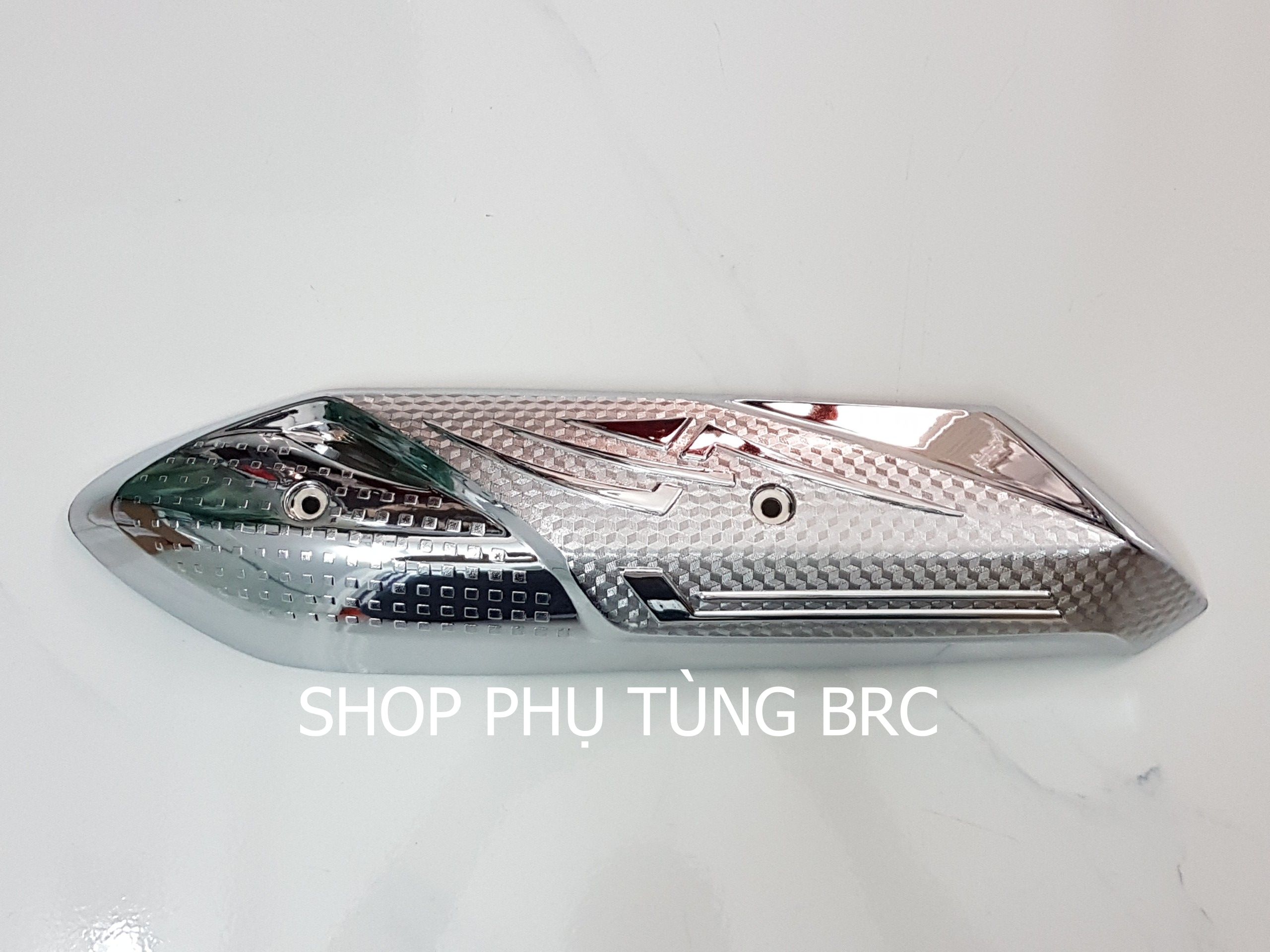 Ốp che pô mạ crom xe vision 2021 trở lên.