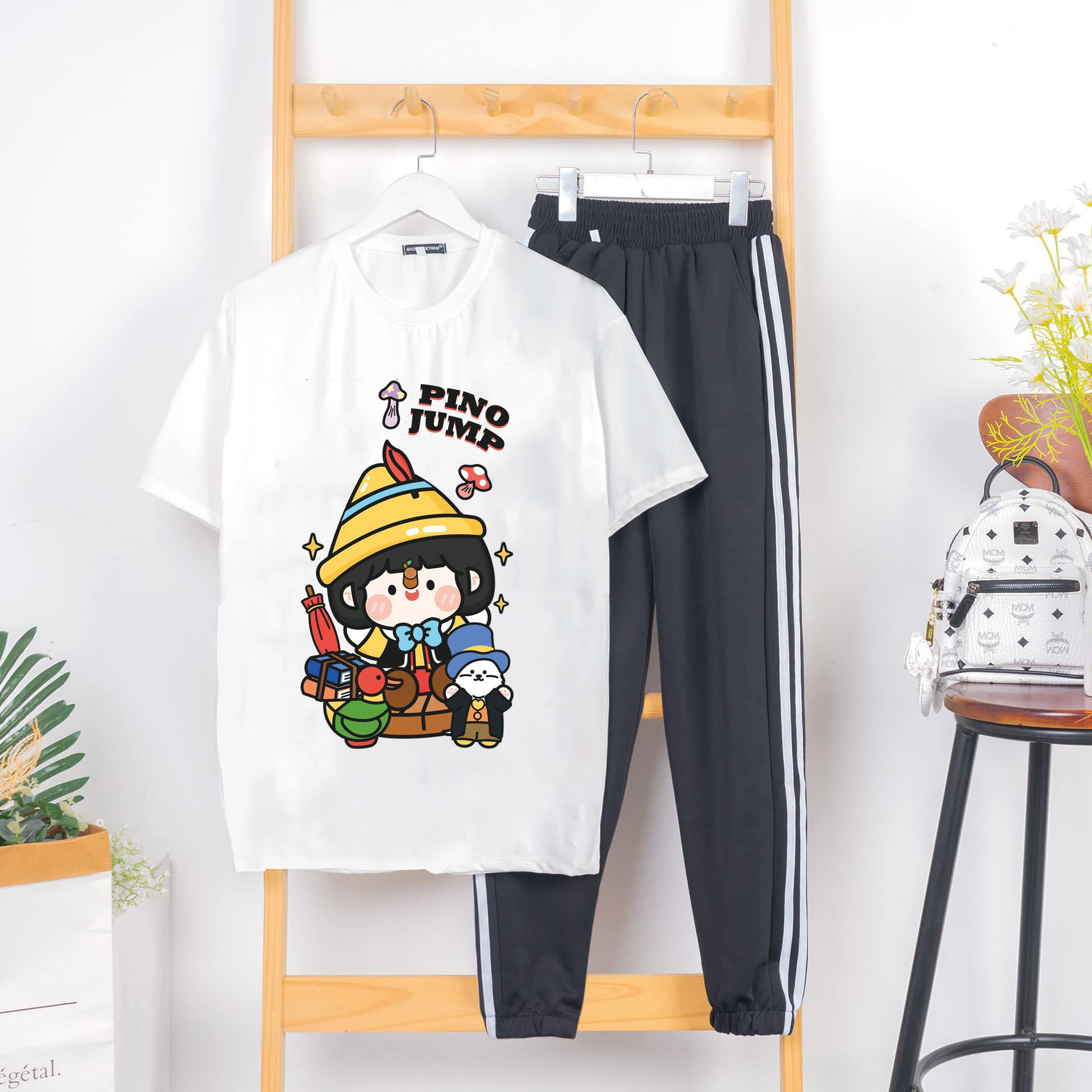 Sét Bộ Quần Áo Thời Trang Nữ YEGO Fashion Mặc Ở Nhà In Hoạt Hình PINO Jump Dễ Thương Kèm Quần Thun Đen Bo Gấu