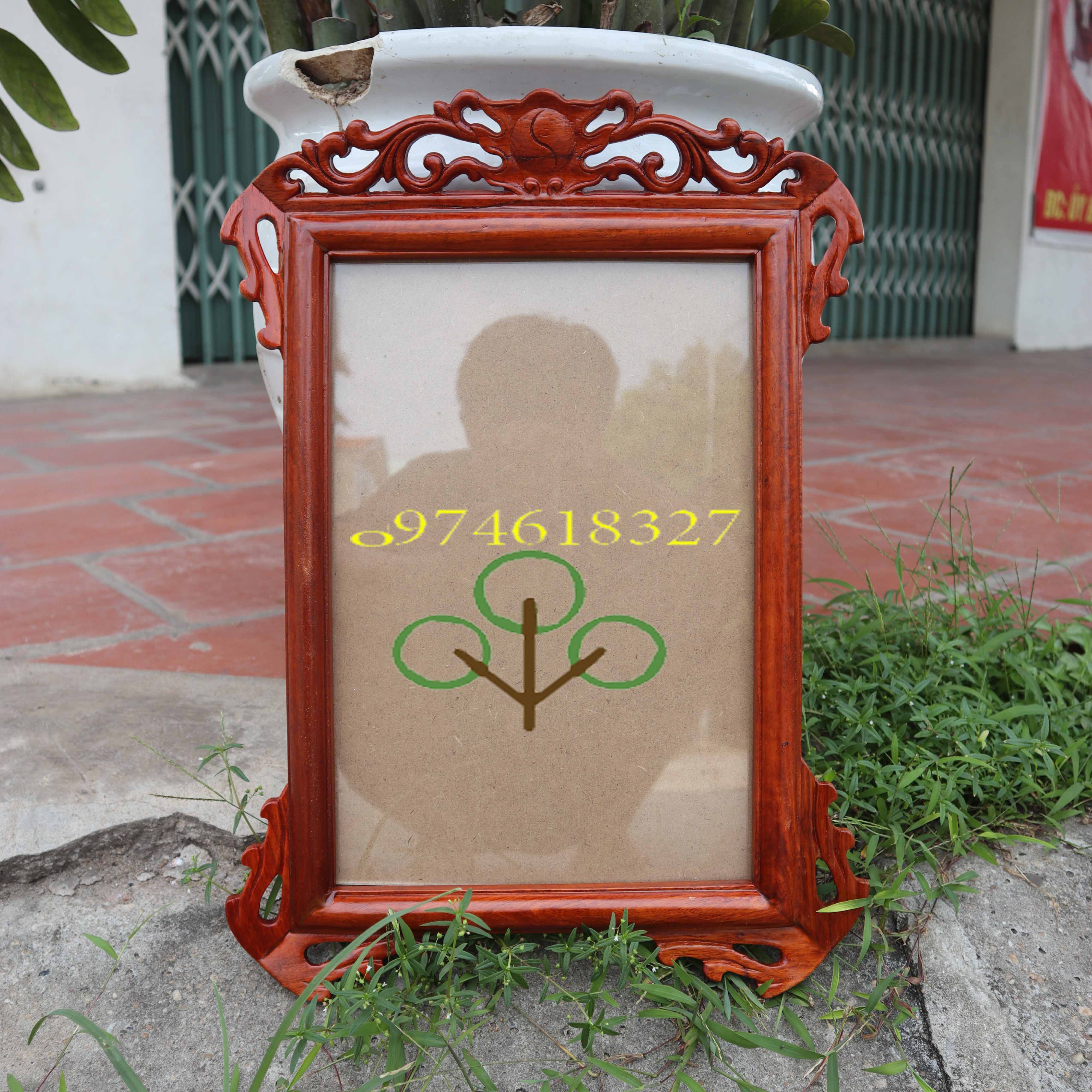 Khung hình thờ gia tiên treo hoa lá tấy cỡ ảnh 21x31,25x35