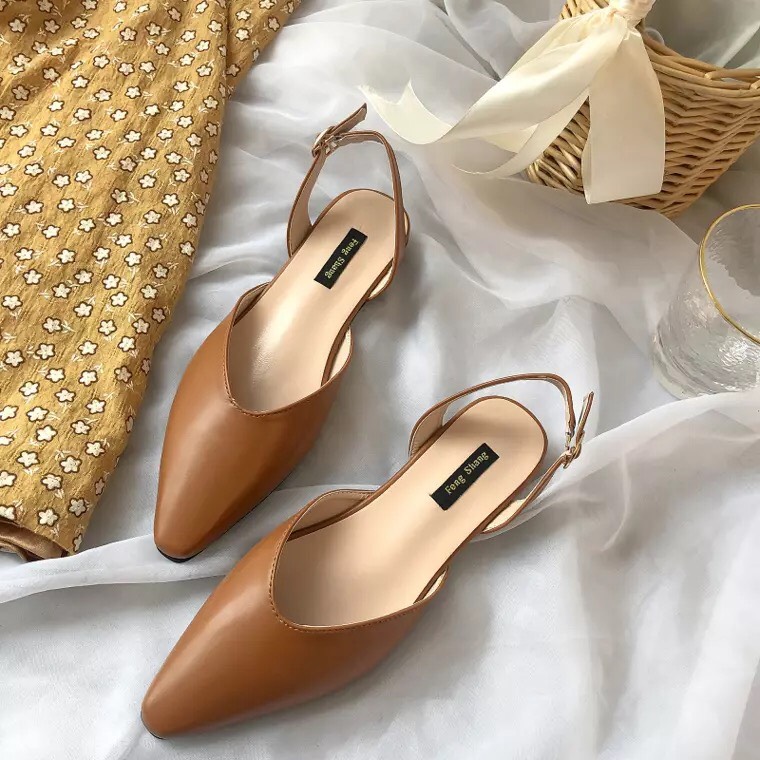 Giày sandal bít mũi hở gót màu nâu size 38