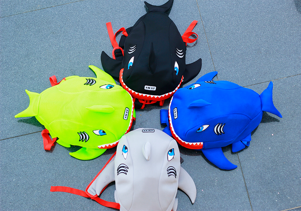 Balo cá mập màu đen siêu cute