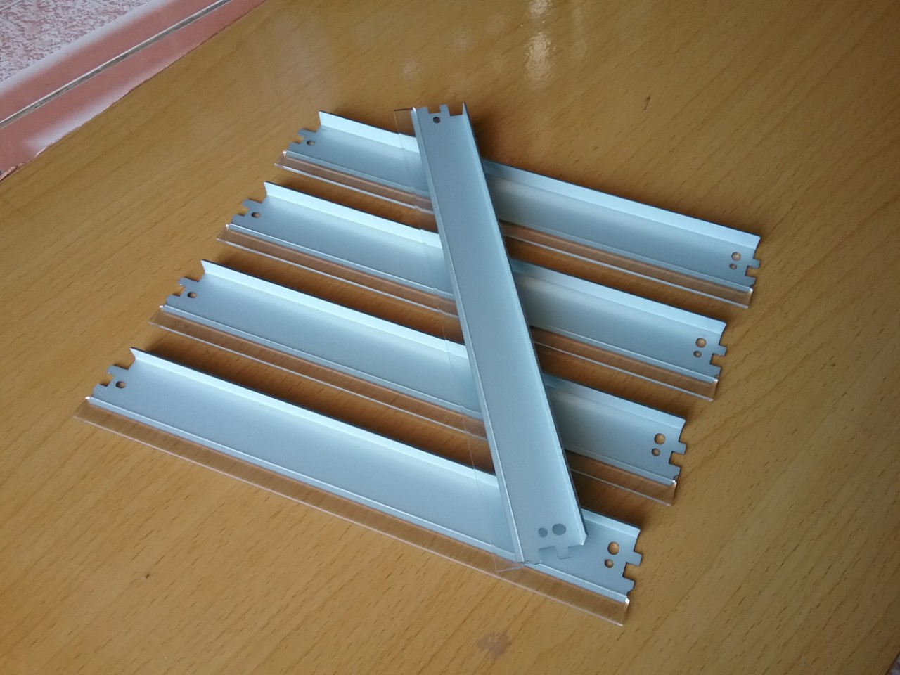 5 gạt mực đa năng cho canon 3300, hp 12a, 49a, 53a, 15a, 92a, canon lbp 3300, 308, hp 1010, 1020, 1160, 1320, p2014, p2015, 1200, 1000, 1100. thanh gạt cho hộp mực máy in