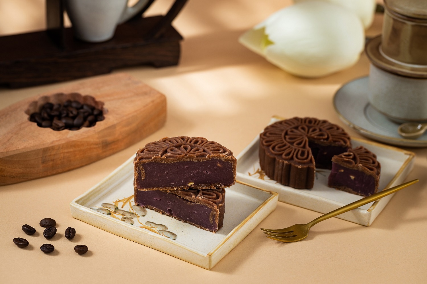 Bảo Ngọc - Bánh trung thu nhân Cà phê cappuccino độc lạ 150g - Bánh trung thu truyền thống vị mới 2021, nhân bánh thơm mùi cafe, dẻo ngon bất ngờ - Thương hiệu bánh lâu năm uy tín, đảm bảo chất lượng