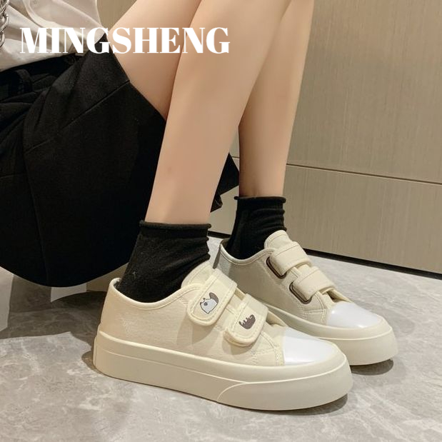 mingsheng dép quai ngang nữgiày thể thao nữ đẹpGiày thể thao MINGSHENG và giày thể thao Chunky với tối giản nhẹ nhàng và thoáng mát và nó có cổ ngắn mũi tròn cho phụ nữ