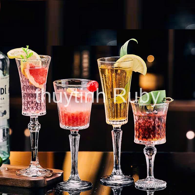 Ly thủy tinh uống rượu vang, ly rượu whiskey có chân, cốc uống sâm panh, ly cocktail martini