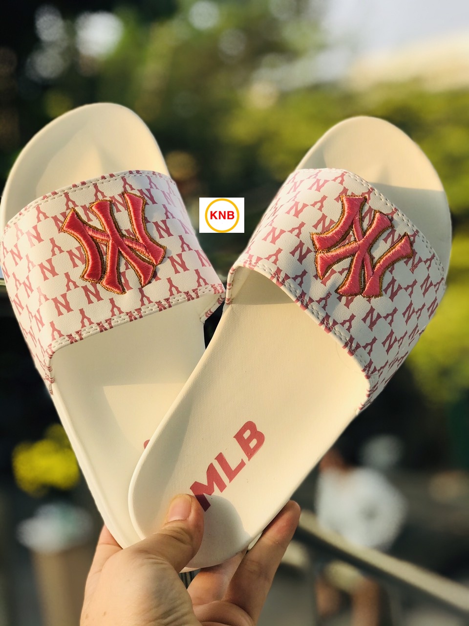 Dép unisex MLB NY dép quai ngang thể thao nam nữ, dép quai ngang thời trang, Dép NY chữ thiêu, dép bóng chài quai ngang thể thao nam nữ,dép ny nam nữ màu trắng thiêu chữ hồng