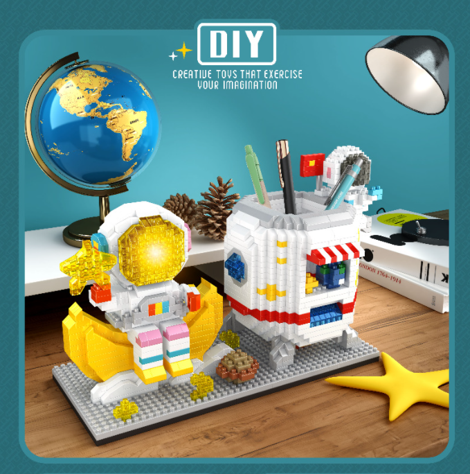 [Hoàn Tiền 10%]Có Đèn LED - 1768 Mảnh – Bộ đồ chơi lắp ghép Hộp Bút Phi Hành Gia – Hộp Đựng Bút Trang Trí Bàn Học