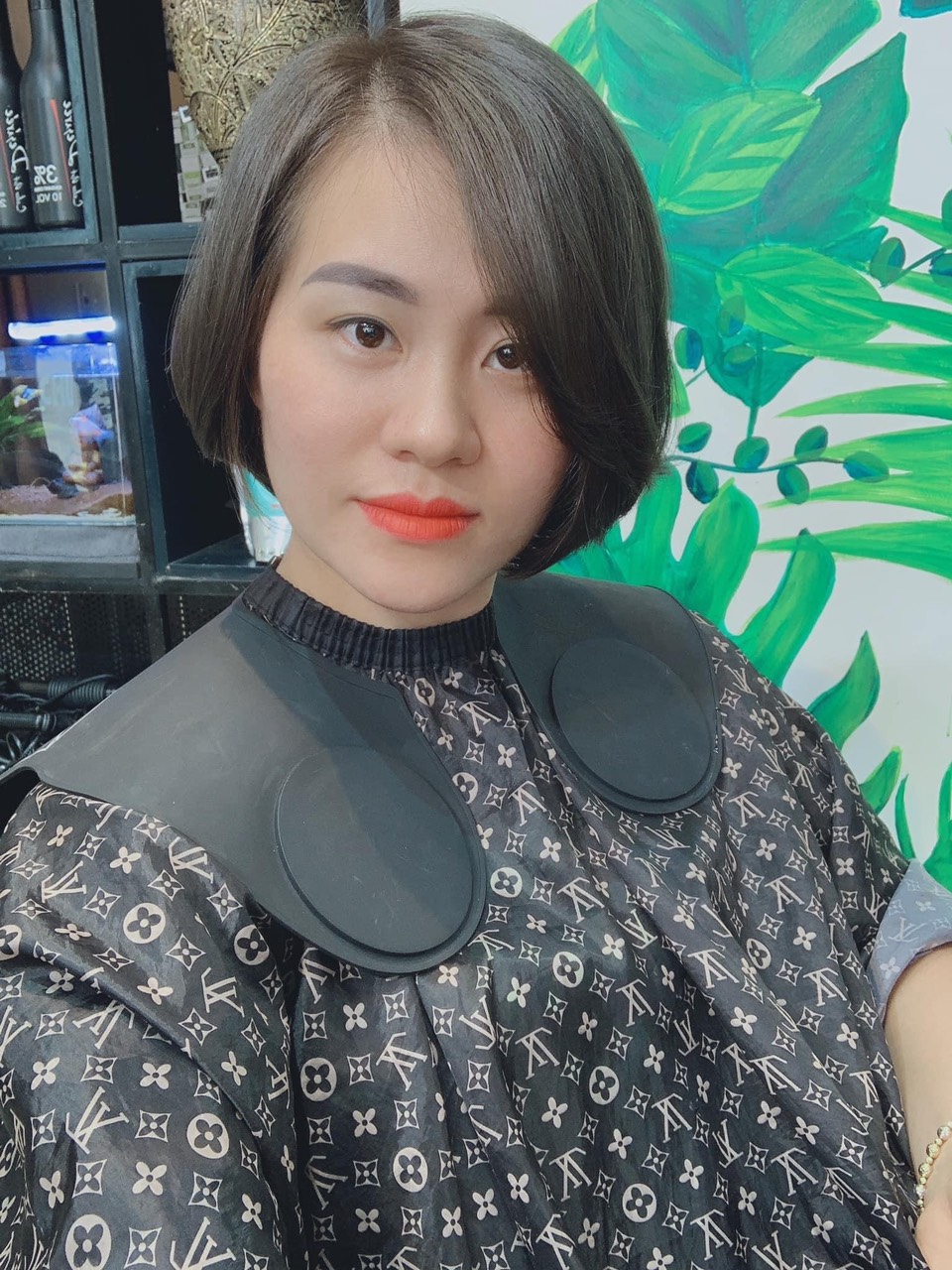 Khăn cắt tóc - áo choàng cắt tóc logo Louis Vuitton L.V