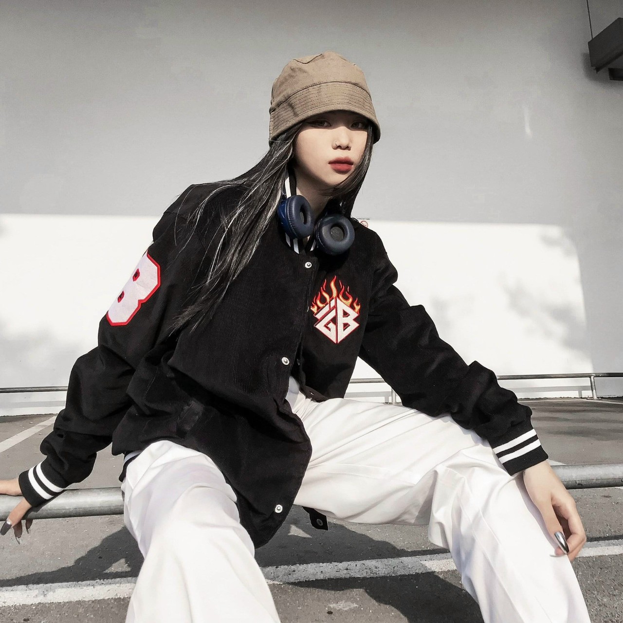 Áo khoác dù nam nữ bomber phối sọc in logo chữ thập ngọn lửa kèm số 8 cánh tay siêu hot. tp