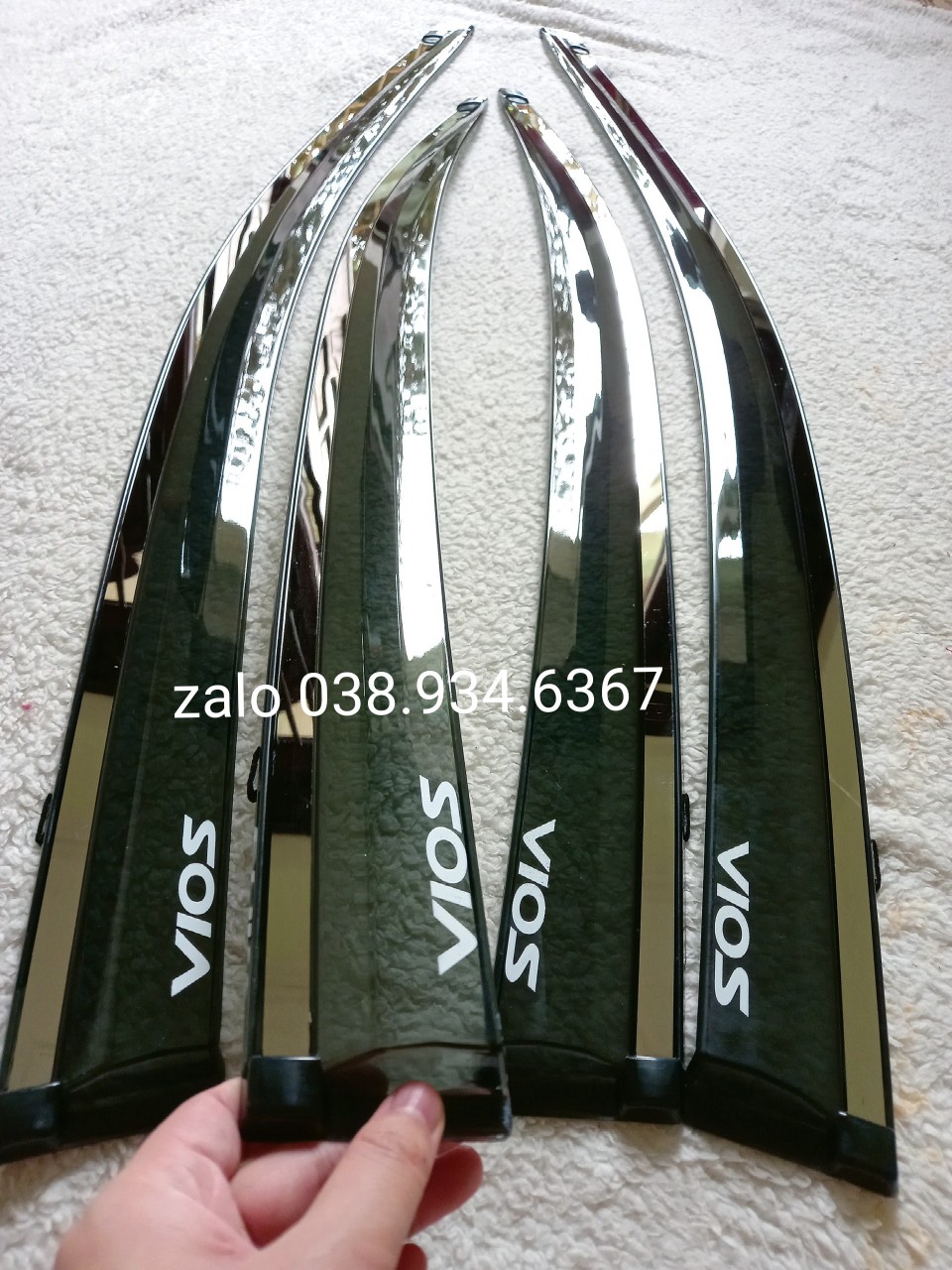 Vè che mưa xe Vios 2019-2023 chỉ Inox cao cấp, thiết kế 4 logo VIOS tăng tính thẩm mỹ và sang trọng hơn loại 2 logo