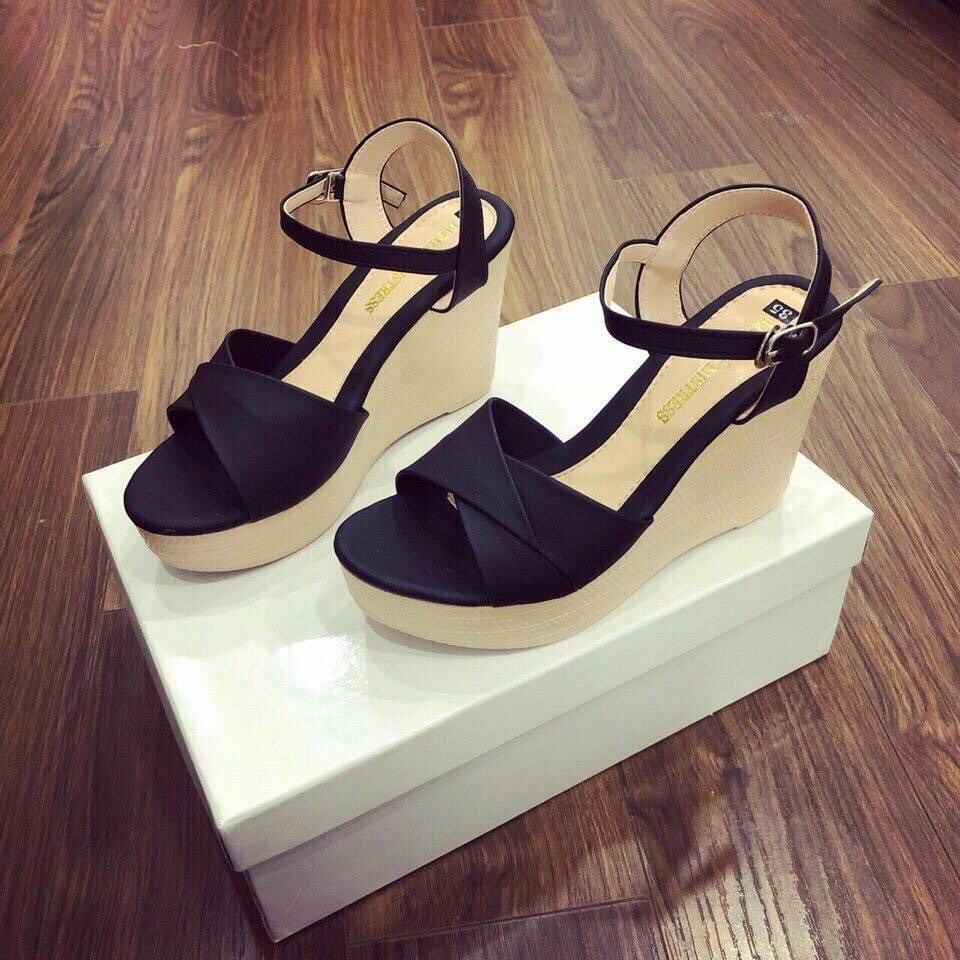Dép sandal nữ đế xuồng 9 phân siêu nhẹ 2 màu đen và kem cực đẹp