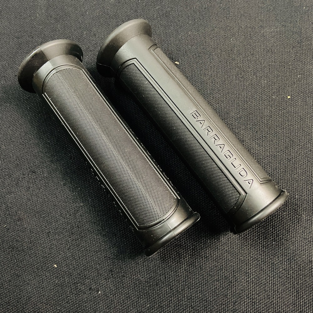 1 CẶP BAO TAY BARACUDA CAO SU MÀU ĐEN GẮN CÁC LOẠI XE GẮN MÁY HONDA, YAMAHA, SUZUKI, PHÂN KHỐI LỚN, PHÂN KHỐI NHỎ HÀNG TỐT CỰC ĐẸP ( BAO TAY ĐẸP, BAO TAY XỊN, BAO TAY XE MÁY, XE ĐẠP ĐIỆN)