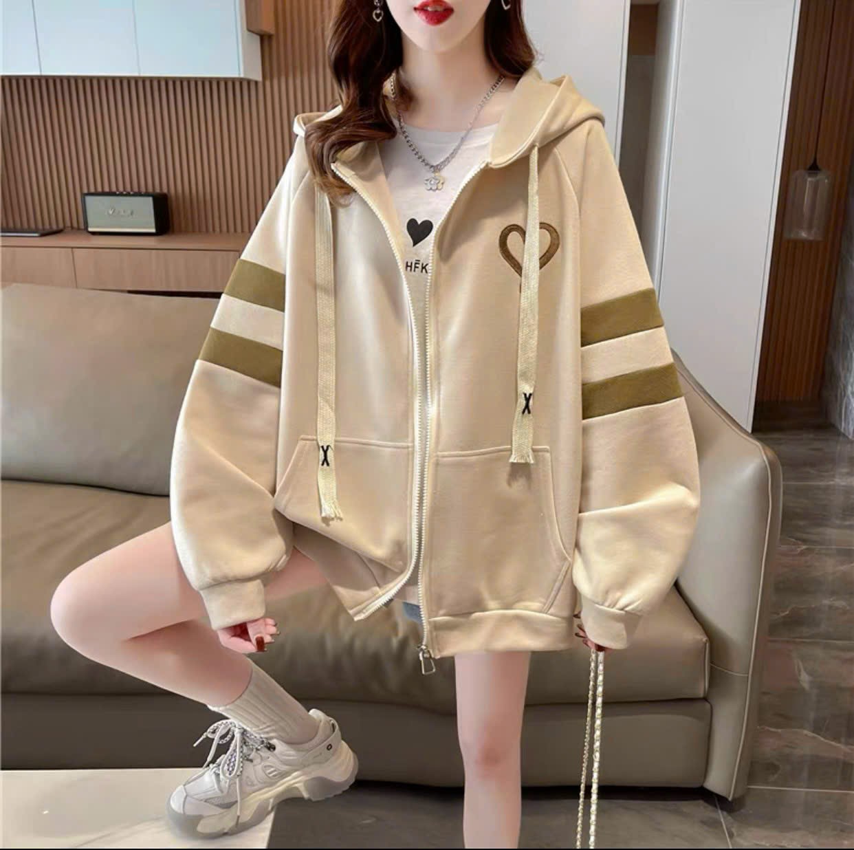 Áo khoác hoodie Nữ khóa kéo phối sọc tay logo thêu tim cực yêu 777hoodie1300 1300