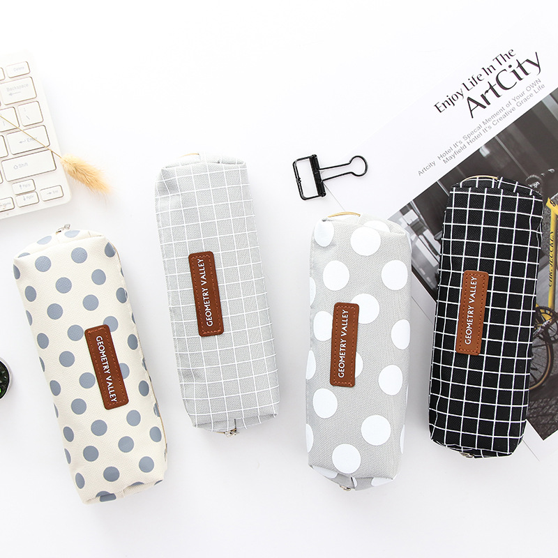 Hộp bút vải họa tiết đơn giản nông trại mây