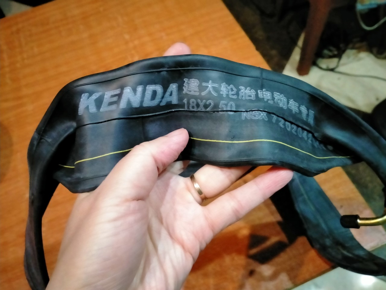 Ruột xe đạp 18x2.50 van cong kenda